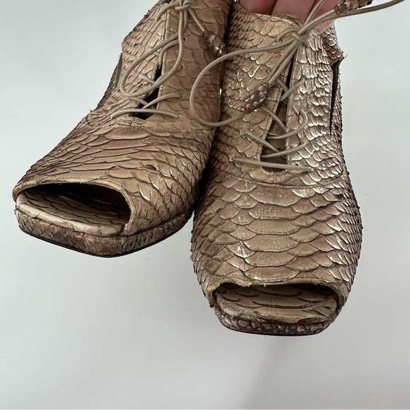 Stuart Weitzman ankle booties size 10 tan brown snakeskin square toe maximalist - Picture 9 of 12